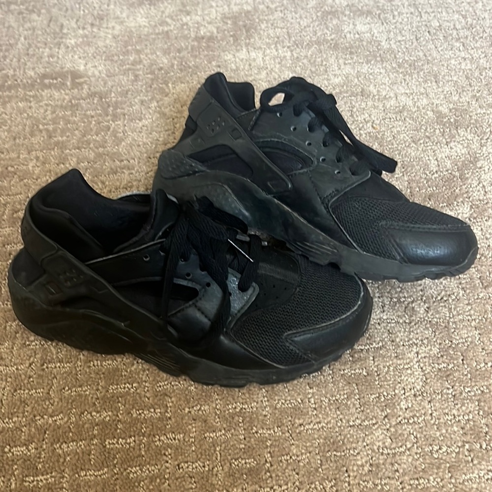 Nike Kids Black Sneakers